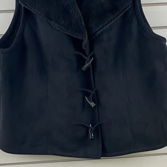 Womens 1X Chaps Vest Black Faux Suede Faux Lined Fur Horn Toggle Button Front - Picture 3 of 6